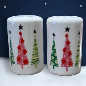 VTG Retro MCM Christmas Tree Salt Pepper Shakers  Christmas Decor Red & Green